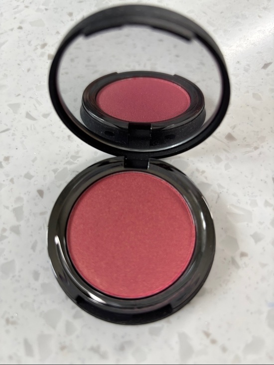 it cosmetics Other - Pretty in Peony blush it cosmetics